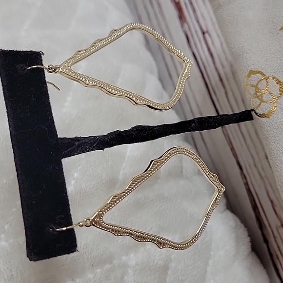 Kendra Scott Jewelry - Kendra Scott Goldtone Sophee Earrings NWOT